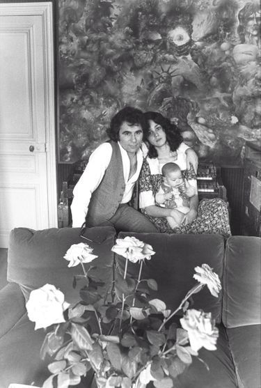 En 1977, Claude Nougaro aux côtés de Marcia, sa troisième épouse, et de Pablo, leur fils.